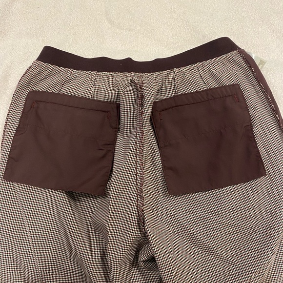 Uniqlo cropped maroon pants with micro houndstooth pattern size s (Waist 26-27) - Picture 10 of 13